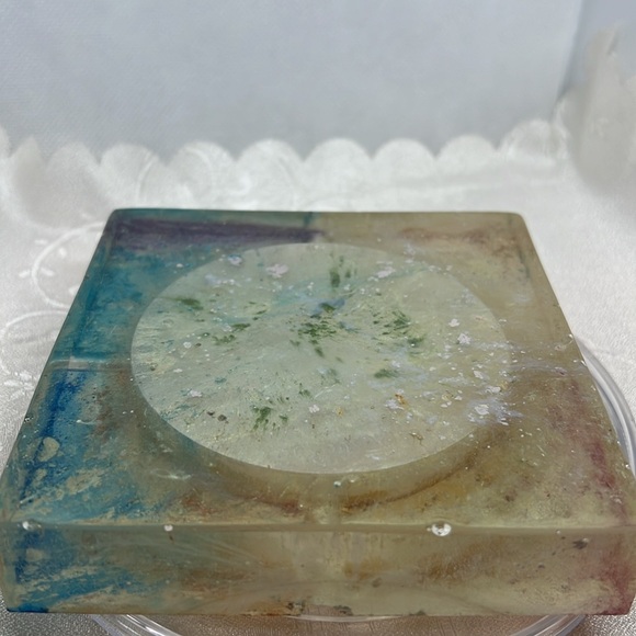 A large ashtray - Picture 5 of 11